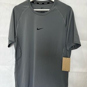 Nike Men's Gray Performance Shirt